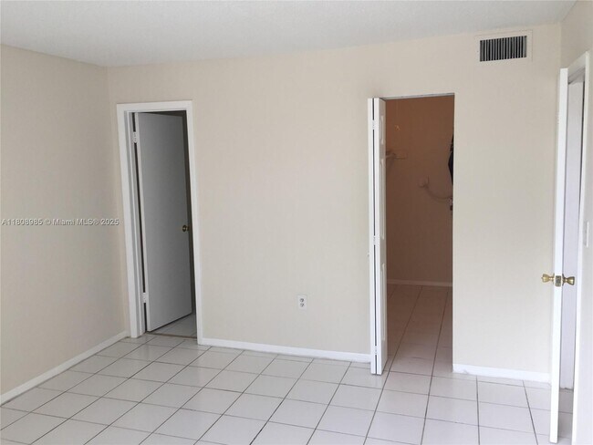 Foto del edificio - 1251 NE 108th St