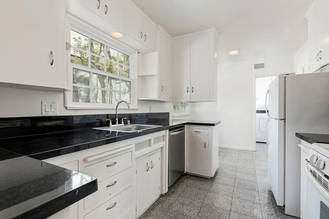 Building Photo - 11438 Berwick St