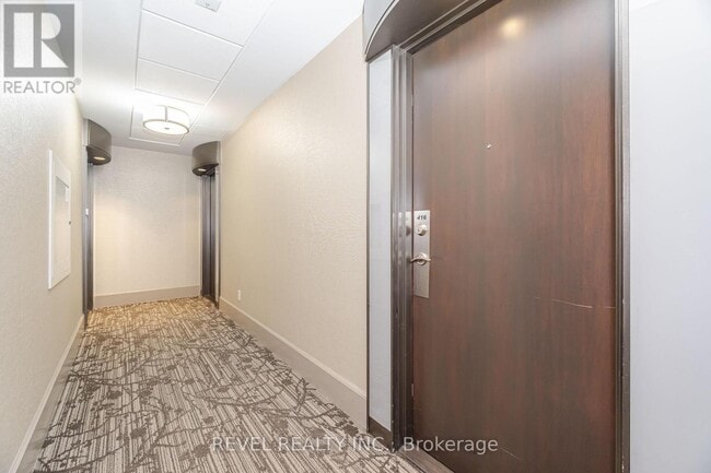 Building Photo - 2119-2119 Lake Shore Blvd W