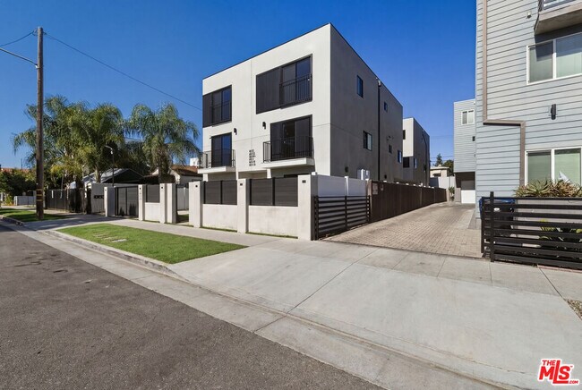 Foto del edificio - 14165 Erwin St