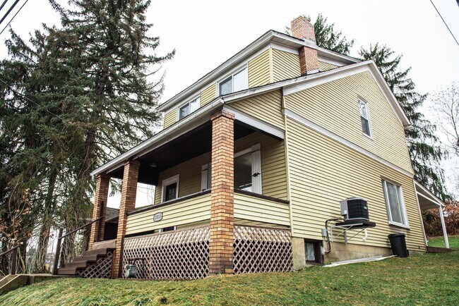 Photo - 2018 Kiralfy Ave House
