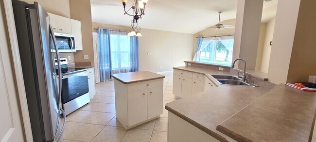 Building Photo - 6781 Calistoga Cir