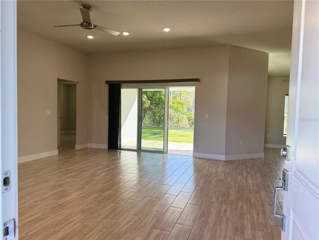 Building Photo - 49 Pilgrim Dr