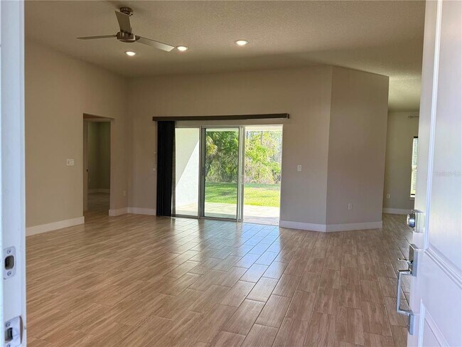 Foto del edificio - 49 Pilgrim Dr