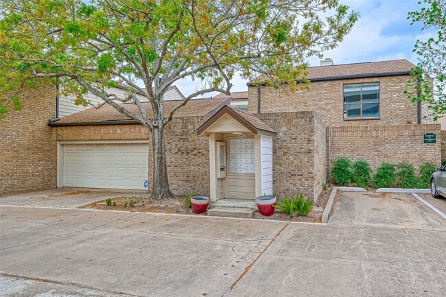 Building Photo - 2555 Bering Dr