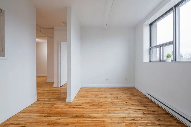 Photo du bâtiment - 3791 Rue Notre-Dame O