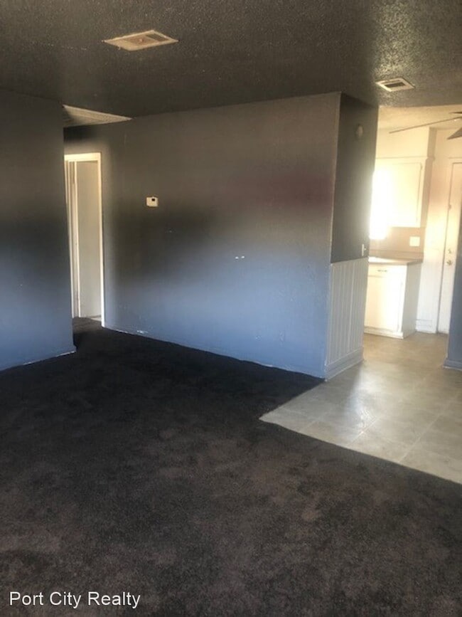 Building Photo - 2 br, 1 bath House - 4402 Westwood Park Dr