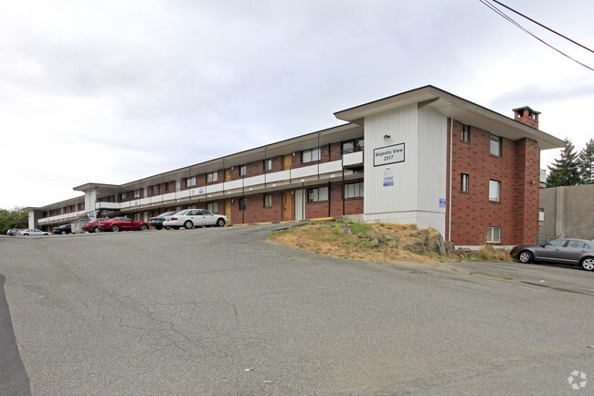 Primary Photo - Majestic View Apartments