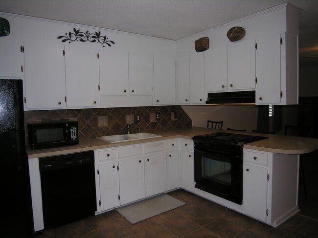 Building Photo - 35 Beaver Pond Loop #5