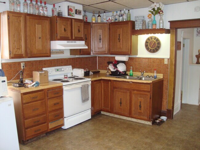 Kitchen - 711 9th Ave S