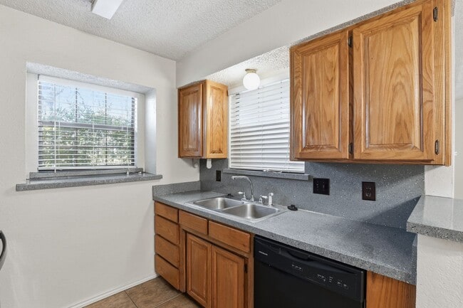 Building Photo - Great in Grapevine