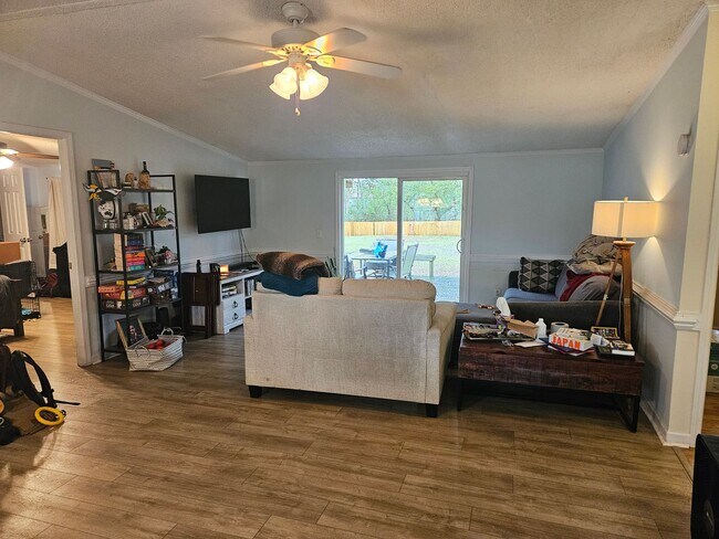 Foto del edificio - Great unfurnished 3 Bedroom, 2 bath home located in Sneads Ferry