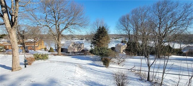 Building Photo - 123 Farview Ave