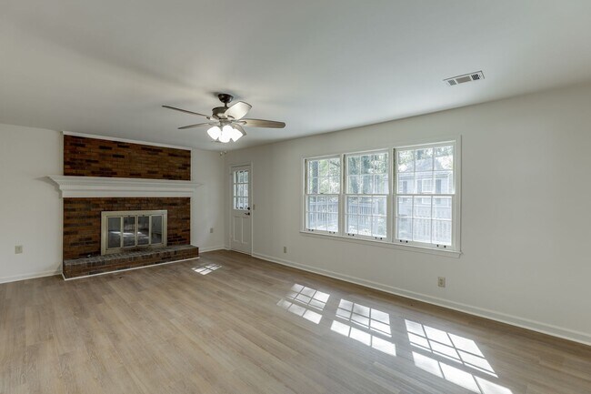 Foto del edificio - 1373 W Prospect Dr NE