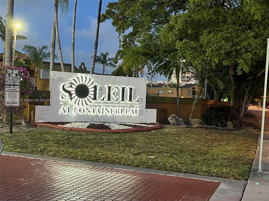 Primary Photo - 9715 Fontainebleau Blvd