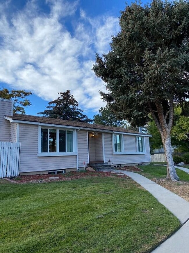 West Valley Nice 4 bed 2 bath Family Home - West Valley Nice 4 bed 2 bath Family Home