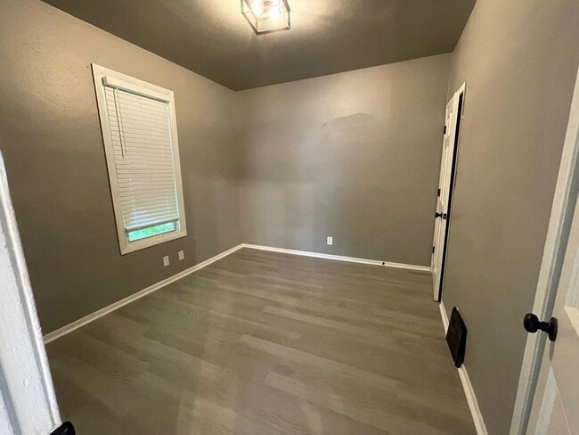 Building Photo - 3231-3233 N Buffum