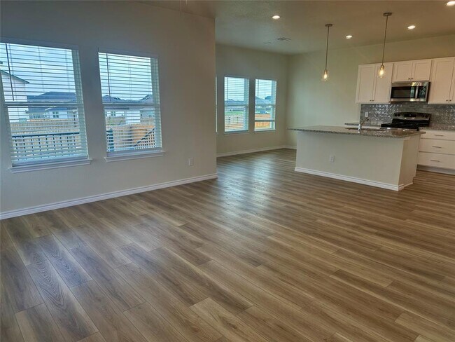 Building Photo - 515 War Admiral Dr