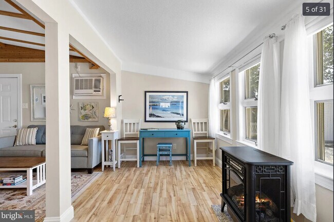 Building Photo - 52 Florence Ln