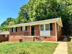 Building Photo - 1713 Longleaf Dr