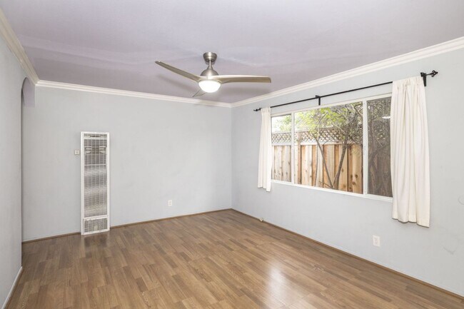 Foto del edificio - Quaint 2 Bed, 1 Bath Home Close to Parks, ...
