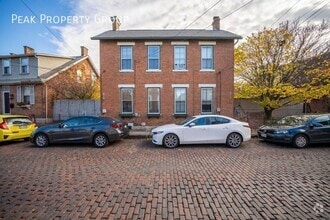 Building Photo - 510 S Lazelle St