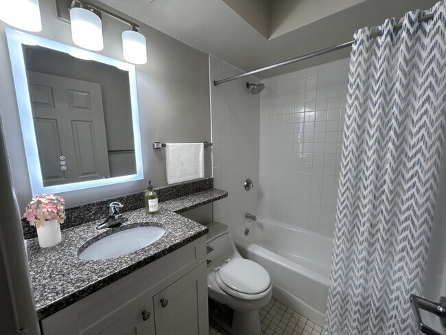 Building Photo - 585 Ellsworth St