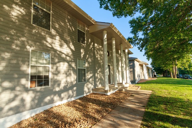 Foto del edificio - Barr Road Fourplexes