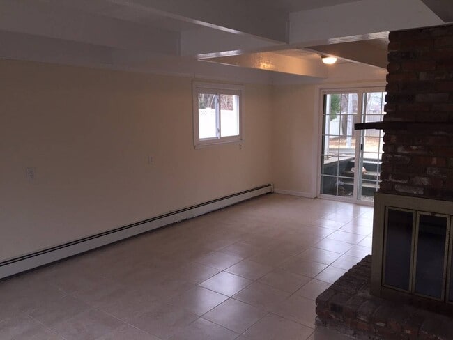 Building Photo - 68 University Heights Dr
