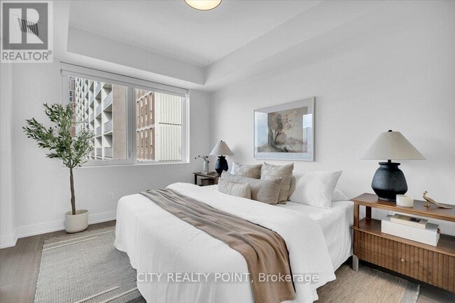 Photo du bâtiment - 664 Spadina Ave.