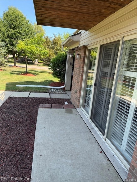 Building Photo - 523 Brookfield Dr