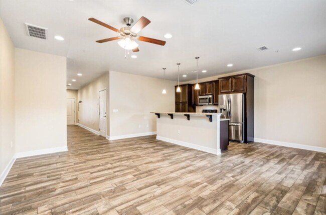 Building Photo - 3501 Mossy Oak Villas Cir