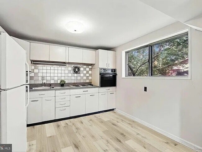 Foto del edificio - 7608 Wellesley Dr