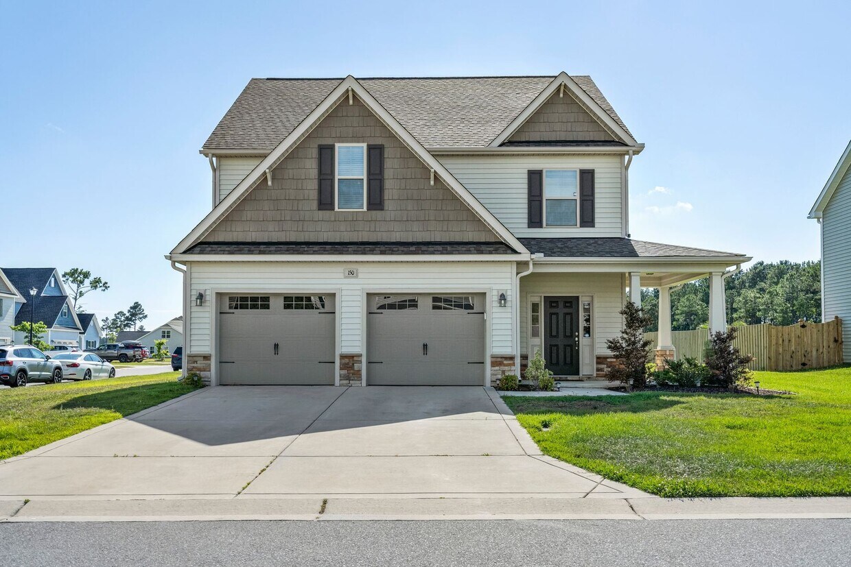 Primary Photo - Fenced Yard 4 Bedroom w 3rd Floor Bonus Room!