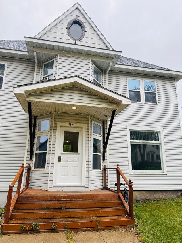 Foto principal - 319 1st St NW