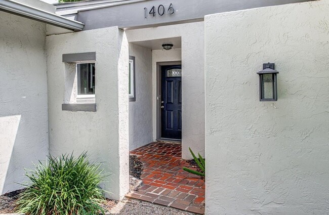 Building Photo - 1406 Thornridge Rd
