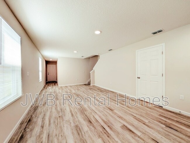 Building Photo - 1288 Pangola Dr