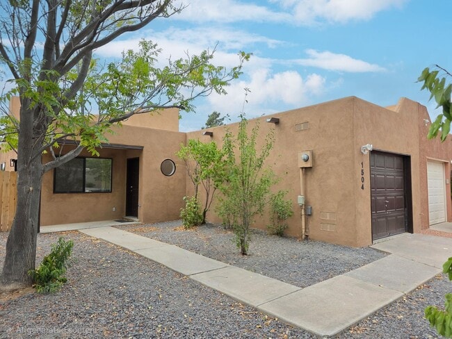 Building Photo - 1504 Escondida Ct