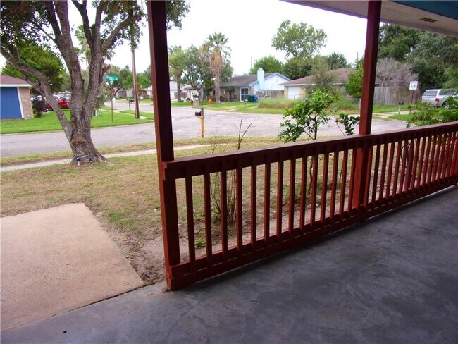 Building Photo - 405 Trinidad Dr