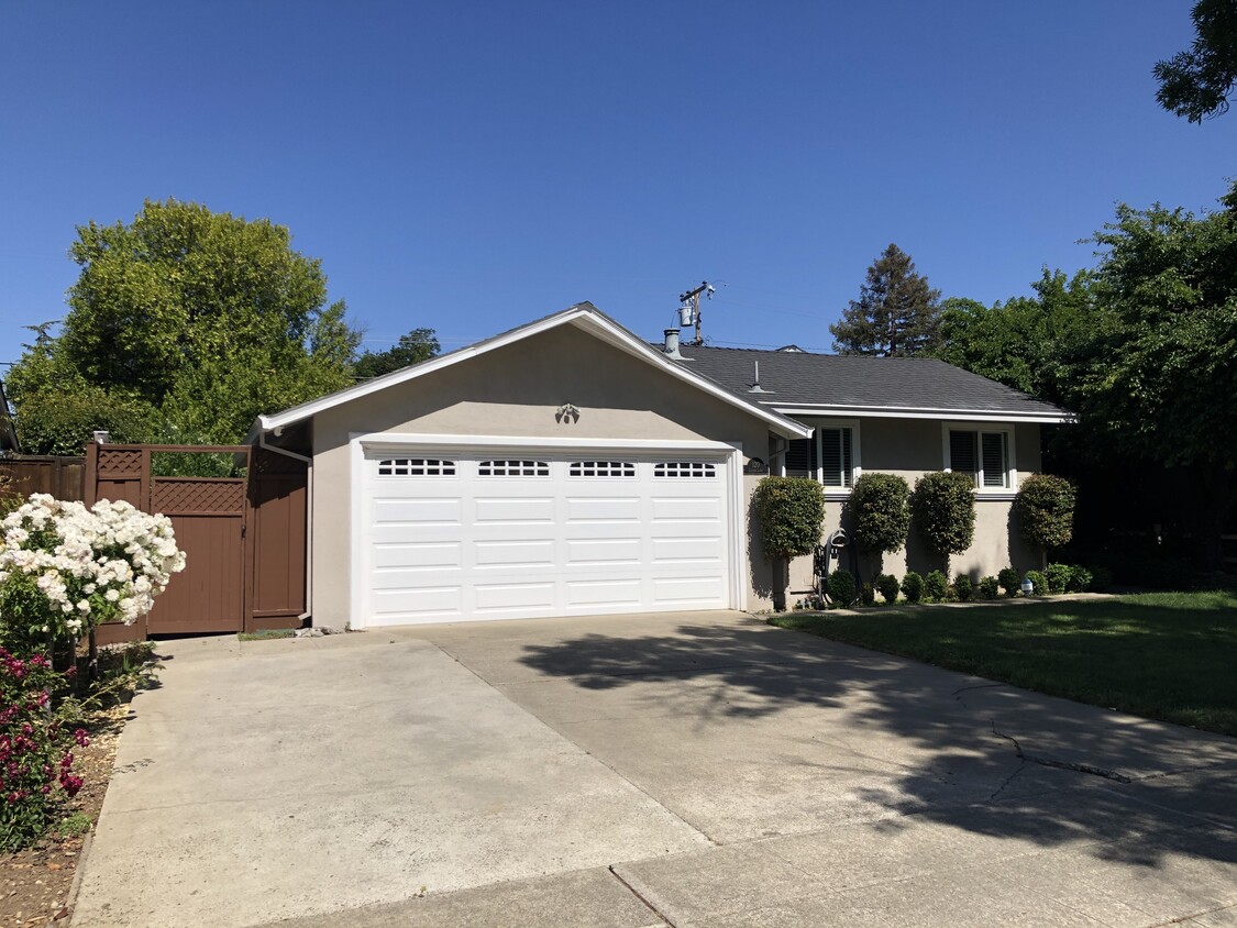 Foto principal - 120 Lester Ln