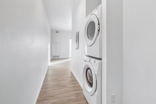 Building Photo - 2465 62nd Ave S