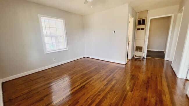 Building Photo - 4030 Bearwood Ave