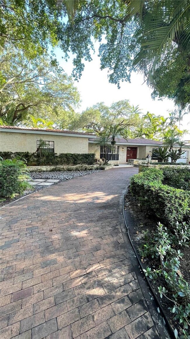 Foto del edificio - 1530 Salvatierra Dr