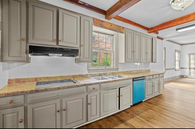 Foto del edificio - 620 Falls Rd