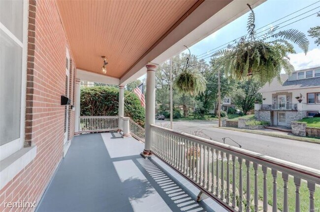 Foto del edificio - 5 br, 3 bath House - 631 N Benton