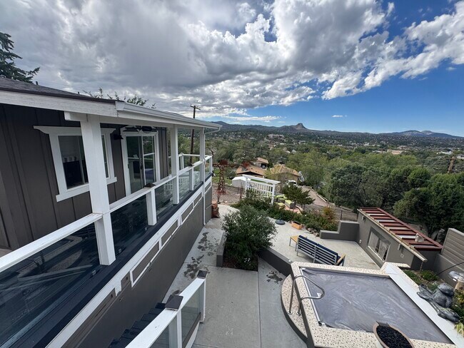 Foto del edificio - 342 S Mount Vernon Ave