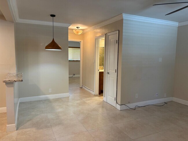 Building Photo - 1021 NE 24th Ave