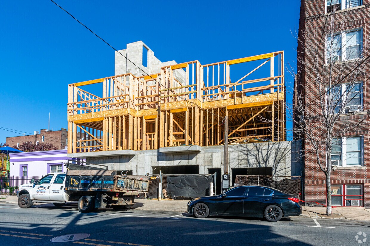 Building Photo - 304-306 61st St