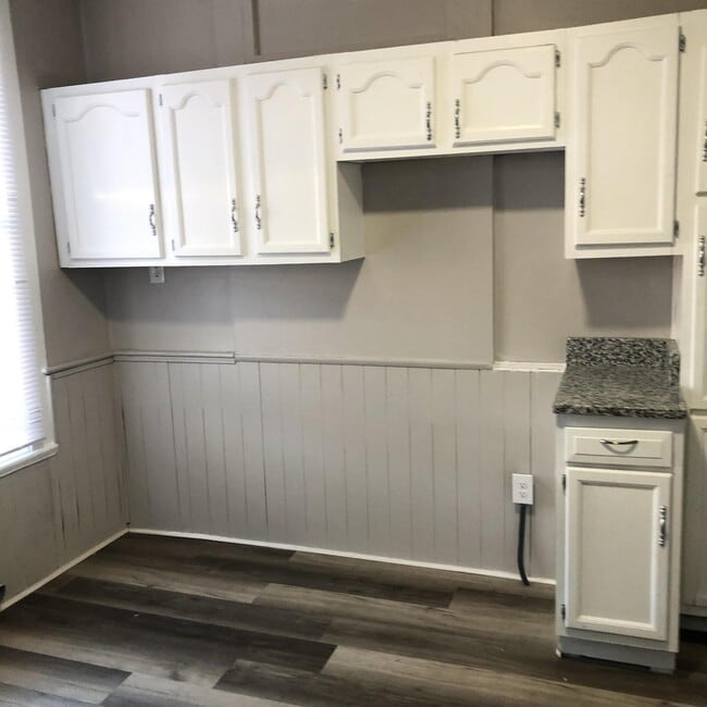 Building Photo - 2327 Duncan St