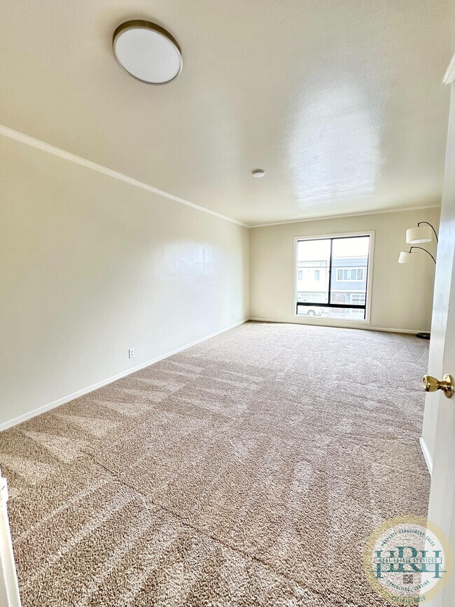 Building Photo - 154 Thrift St